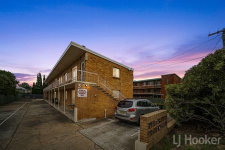 Spacious One Bedroom Unit - Photo 2