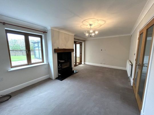 4 bedroom detached house to rent - Photo 1