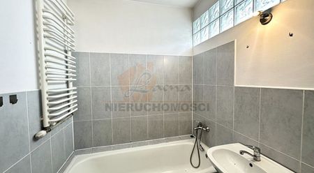 008MW. N Sącz ul. 29 Listopada, pow. 59m2, 3- pokojowe mieszkanie na wynajem, III piętro, miejsce postojowe w garażu podziemnym. Cena: 1750 zł - Фото 4