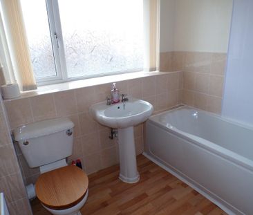 3 bedroom semi-detached house to rent - Photo 3