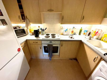 3 Bedroom Flat / Apartment - Richmond Gardens, Southampton - Photo 3