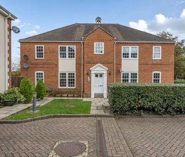 Calcott Park, Yateley, GU46 - Photo 3