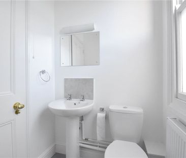 Well presented 1 bedroom ground floor apartment situated just to th... - Photo 6