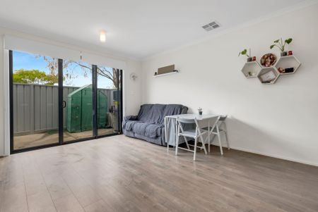 Two bedroom townhouse - Photo 2