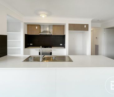 MODERN FOUR BEDROOM HOME IN DESIRED SUBURB - Photo 5