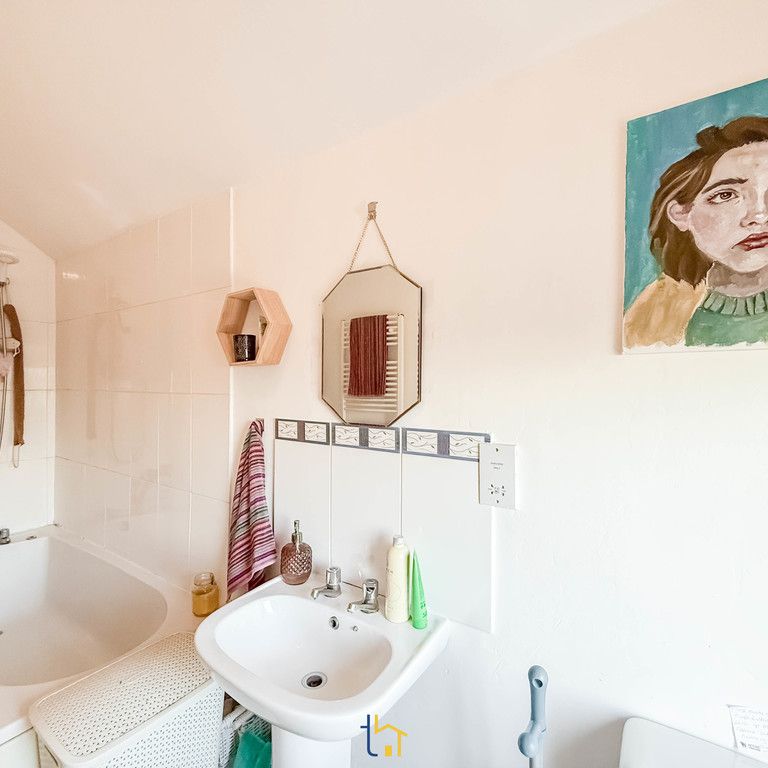 2 bed terraced house to rent in Queens Road, Hinckley, LE10 - Photo 1