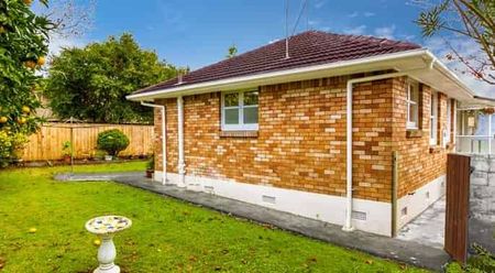 2-Bedrooms in Panmure - Photo 4