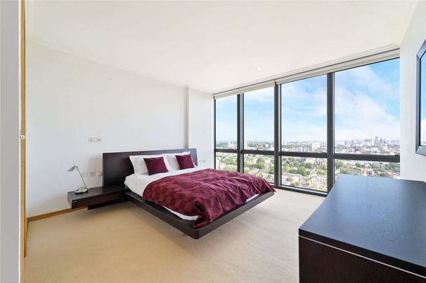 Residents benefit from 24 hour Concierge. The apartment is set in a modern development on the water's edge adjacent to West India Quay and Canary Wharf. - Photo 1