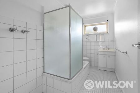 Sunny, spacious living in a lively hub! - Photo 5