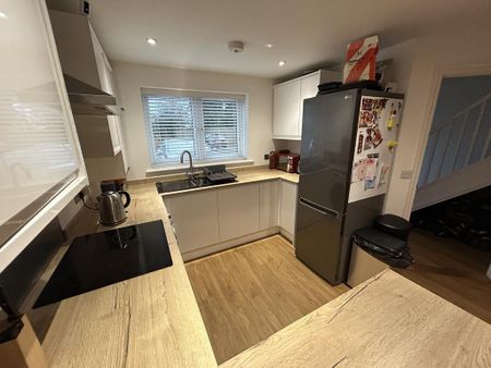 2 bedroom semi-detached house to rent - Photo 5