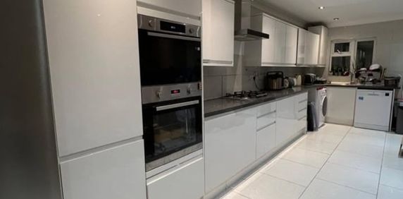 Room in a Shared House, Dunedin Road, E10 - Photo 2