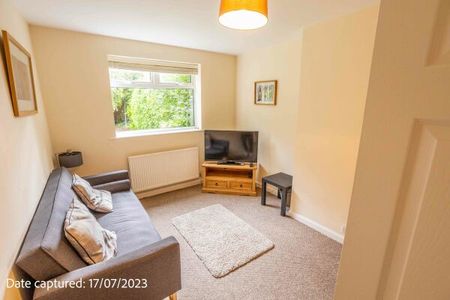 31 Sixth Avenue - Photo 2