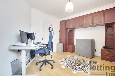 Fiona Court, The Ridgeway, Enfield, Middlesex, EN2 8PR - Photo 3
