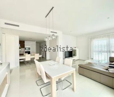 Alquiler de ático en Calle Emilia Pardo Bazán, 3 - Photo 1