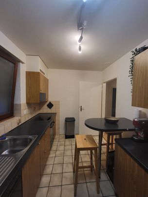 4.5-room duplex apartment with suite and much more. in a central location in Birsfelden - Birsköpfli & Hardwald. Local recreation area - Foto 1