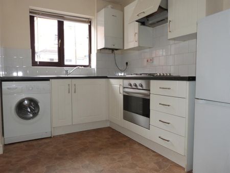 3 bedroom semi-detached house to rent - Photo 4