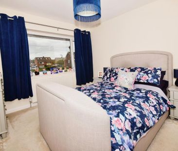 3 bedroom semi-detached house to rent - Photo 4