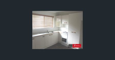 SPACIOUS HOME CLOSE TO THE TOWN CENTRE - Photo 3