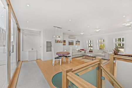 4 bedroom mews to rent - Photo 2