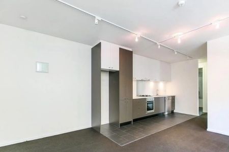 Architecturally Designed Apartment with Leafy Outlook in the Heart of Kew - Photo 4