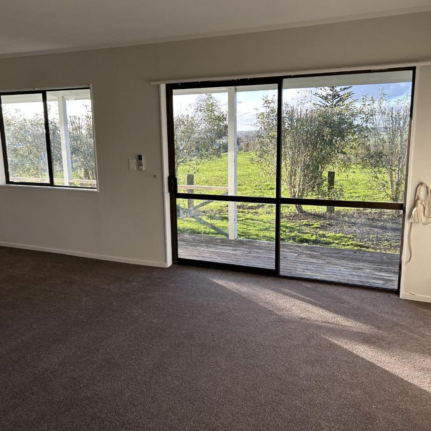 Rural Life in Rotoorangi - Photo 1