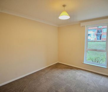 2 bedroom ground floor flat to rent - Photo 5