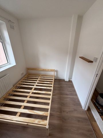 3 Bed Flat, Morant House, SW9 - Photo 4