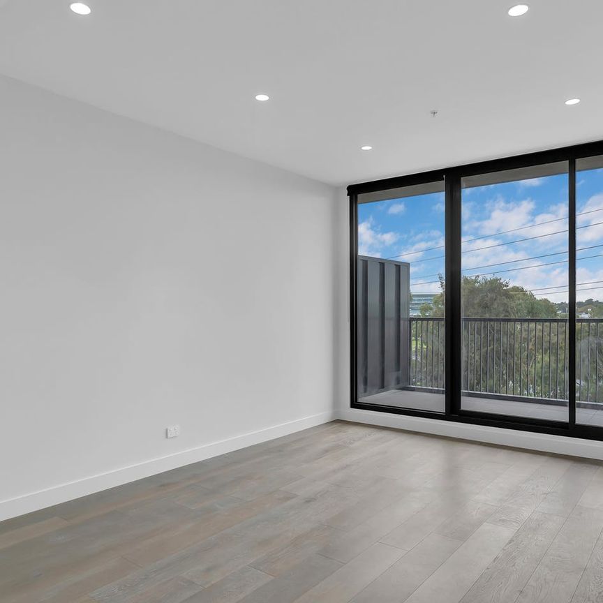 STUNNING TWO BED, TWO BATH APARTMENT WITH GORGEOUS RIVER VIEWS! - Photo 1