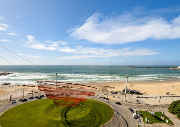 Apartamento T5 com vista mar em Matosinhos Sul