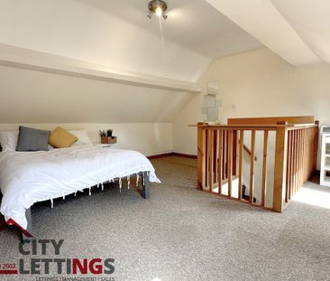 4 Bedroom Mid Terraced House - Photo 5