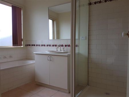 Handy Location! - Photo 5