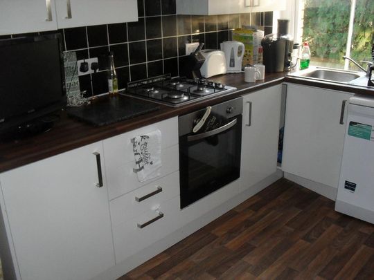 3 bedroom flat to rent - Photo 1