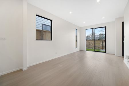 Brand-New 2-Bedrooms 2 bathrooms Townhouse in Onehunga - Photo 4