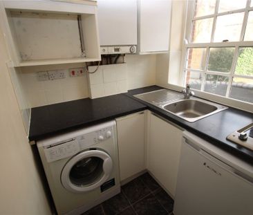 1 Bedroom Flat / Apartment - Bank Street, Bishops Waltham - Photo 3