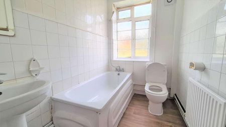 Thornbury Court, Off College Road, Isleworth, TW7 - Photo 2