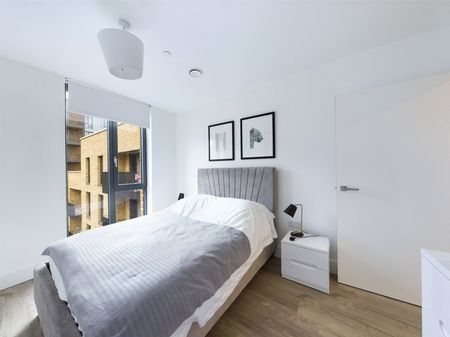 Epsom House, 2 Fairfield Avenue, Staines-upon-Thames,TW18 - Photo 4