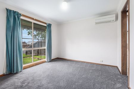 Comfortable Living in a Convenient Court Location - Photo 5