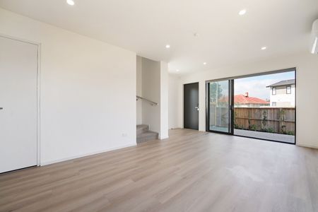 Brand new in Mt Wellington. - Photo 3