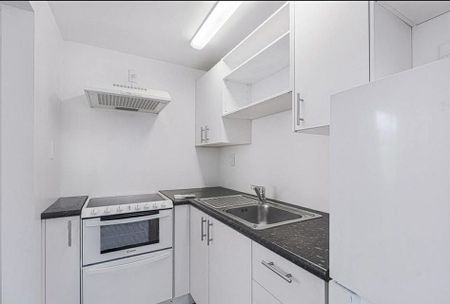 Charming 2BR Townhouse with Single garage - Photo 5