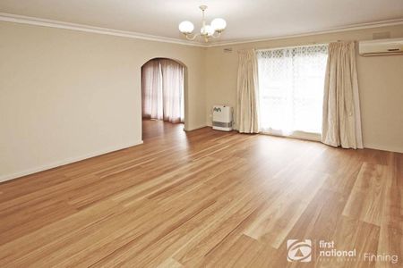 Well presented 3 bedroom home - Photo 2