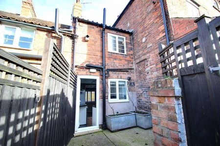 2 bedroom terraced house to rent - Photo 5