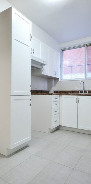 Demi Sous-Sol Complètement Rénové, Propr - Photo 1