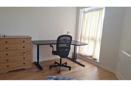 1 bedroom in a house share to rent - Photo 2