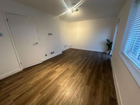 3 bedroom end of terrace house to rent - Photo 3