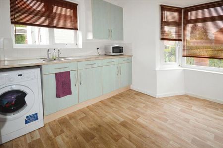 2 bedroom end of terrace house to rent - Photo 3