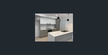 4 Bedroom Beautiful Home !!! - Photo 2