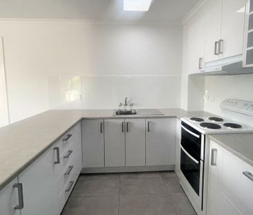 Fully Renovated 2 Bedroom Unit - Short Stroll To Lindisfarne Village - Photo 6