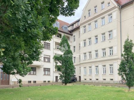 Schöne 3Raumwohnung über 2 Ebenen! Großer Park schräg gegenüber! - Foto 2