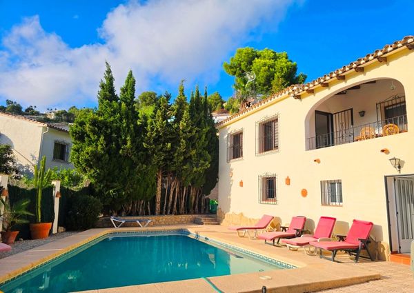 SPACIOUS VILLA FOR RENT FOR LONG TERM INCLUDING SUMMER