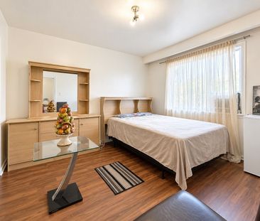 For Lease - 8 Medford Avenue Unit# Room # 4, Toronto, Ontario - Photo 4